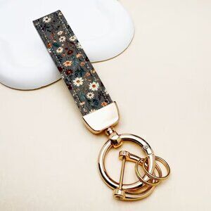 Multi-Key Organizer Floral Wristlet Easy Clip Style Durable Zinc Alloy Gifts NWT